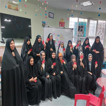 دورهمی دختران نوجوان و تهیه روزنامه دیواری از مشکلات محل زندگی