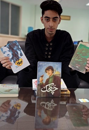 اهدای کتاب توسط اعضا